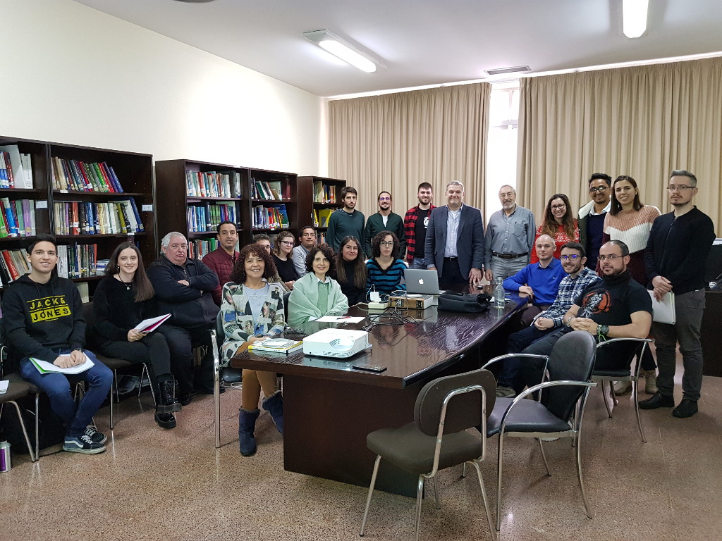 Foto de los asistentes al curso de microalgas